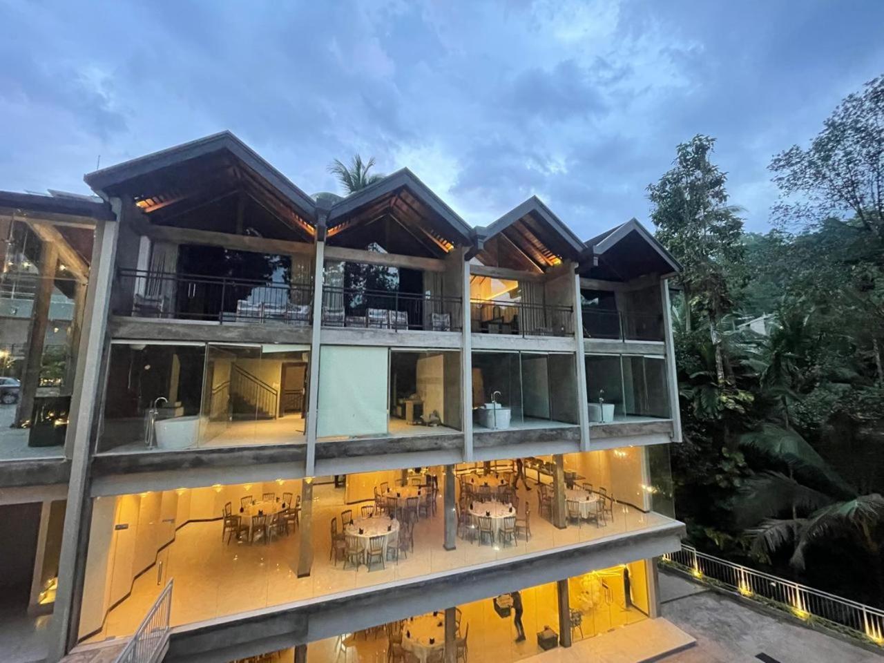 Hotel Grand Amanee Ratnapura Exterior foto