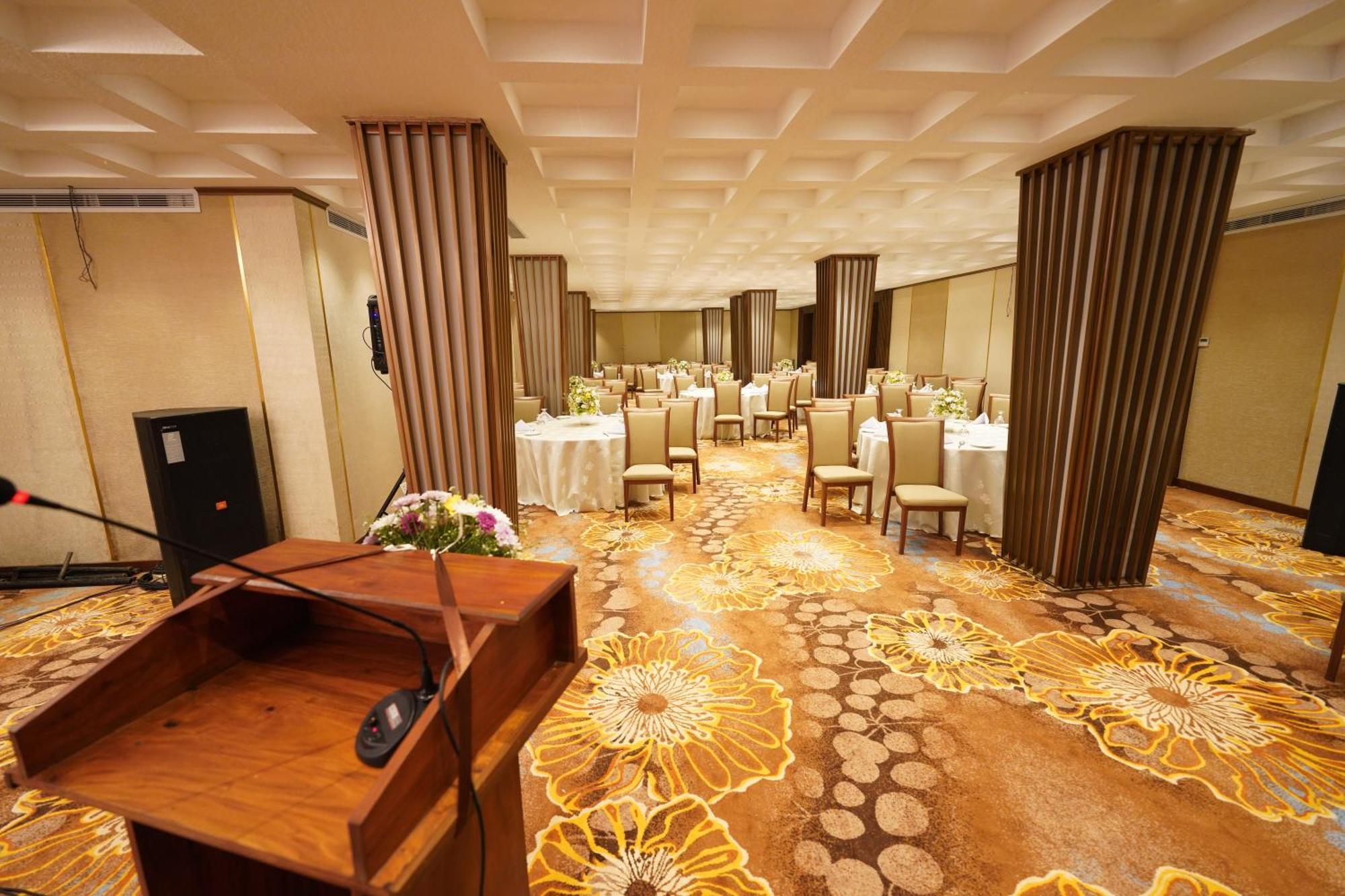Hotel Grand Amanee Ratnapura Exterior foto
