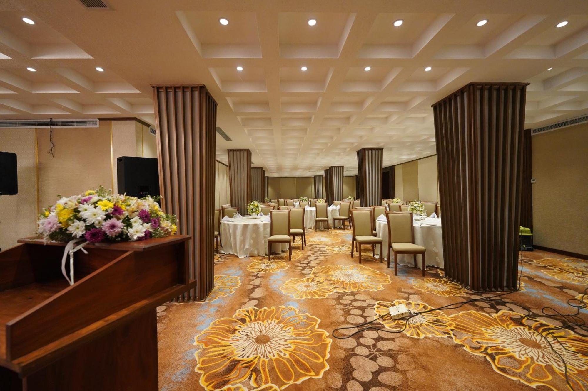 Hotel Grand Amanee Ratnapura Exterior foto